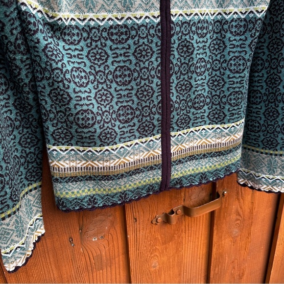 Icelandic Design cardigan jacket - Picture 3 of 8